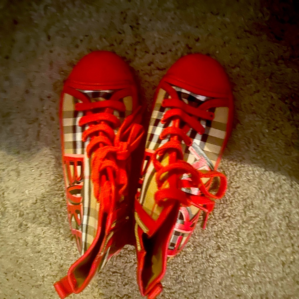 Used Burberry shoes kids size 2 dirty at the bottom and an little top cloth
